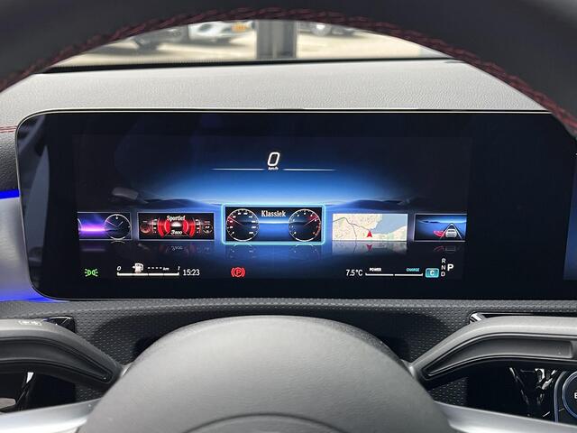 Mercedes-Benz CLA-KLASSE 180 Star Edition AMG Line | Night Pakket | 19 inch Multispaaks AMG Velgen | Panoramadak | MULTIBEAM LED Koplampen | Dodehoekassistent | Apple CarPlay | Android Auto | Sfeerverlichting | Stoelverwarming | Achteruitrijcamera