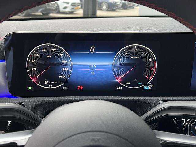 Mercedes-Benz CLA-KLASSE 180 Star Edition AMG Line | Night Pakket | 19 inch Multispaaks AMG Velgen | Panoramadak | MULTIBEAM LED Koplampen | Dodehoekassistent | Apple CarPlay | Android Auto | Sfeerverlichting | Stoelverwarming | Achteruitrijcamera