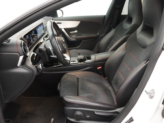 Mercedes-Benz CLA-KLASSE Shooting Brake 180 Advantage |AMG-Styling |Achteruitrijcamera | Panoramadak | Lichtmetalen velgen | Trekhaak | Parking support | Navigatie | Inclusief 24 maanden MB Certified garantie voor Europa.