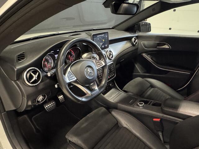 Mercedes-Benz CLA-KLASSE 200 AMG Edition 157PK Automaat | Panoramadak | Bi-Xenon | 19'' LMV | Stoelverwarming | Camera | Navi