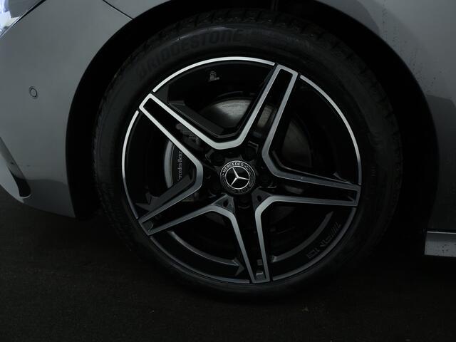 Mercedes-Benz CLA-KLASSE 180 AMG Line LIMITED Edition | Nightpakket | Parkeerpakket met achteruitrijcamera | KEYLESS GO-comfortpakket | USB pakket plus | Verwarmde stoelen vooraan | Sfeerverlichting | Draadloos oplaadsysteem voor Smartphone |