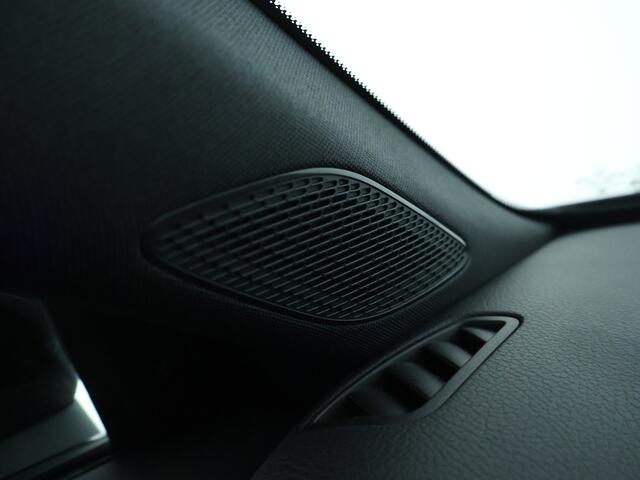 Mercedes-Benz CLA-KLASSE 180 AMG Line LIMITED Edition | Nightpakket | Parkeerpakket met achteruitrijcamera | KEYLESS GO-comfortpakket | USB pakket plus | Verwarmde stoelen vooraan | Sfeerverlichting | Draadloos oplaadsysteem voor Smartphone |