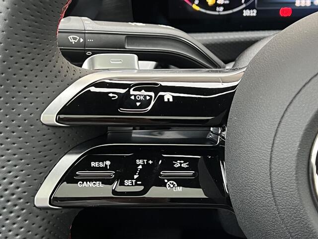 Mercedes-Benz CLA-KLASSE 180 AMG Line | Premium Pakket | Panoramadak | MULTIBEAM LED Koplampen | Dodehoekassistent | Advanced Sound System | Apple CarPlay | Android Auto | Sfeerverlichting | Stoelverwarming | Achteruitrijcamera | Showmodel