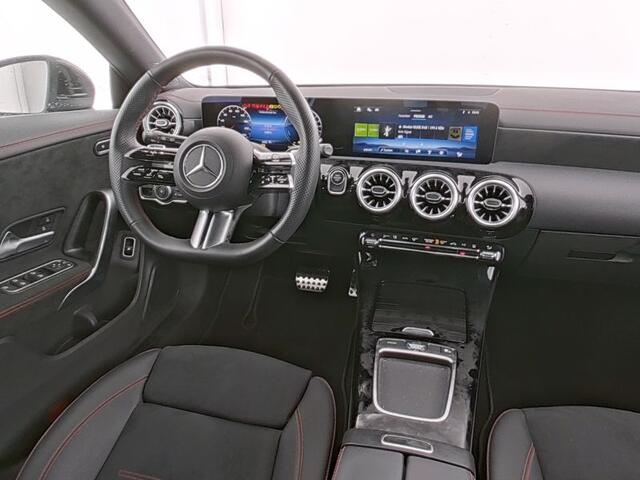 Mercedes-Benz CLA-KLASSE Shooting Brake 250 e AMG Face Lift Plug-In Hybride | Trekhaak | Dodehoek Assist | AC Laden tot 11 kW | KEYLESS-GO Komfort-Paket | Achteruitrijcamera | LED koplampen | Inclusief 24 maanden MB Certified garantie voor Europa.