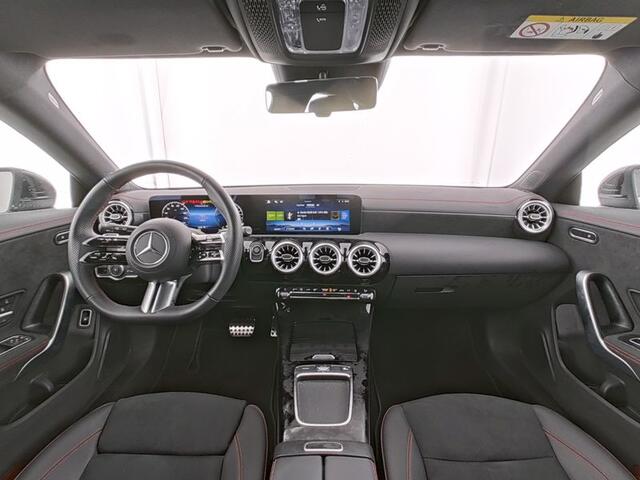 Mercedes-Benz CLA-KLASSE Shooting Brake 250 e AMG Face Lift Plug-In Hybride | Trekhaak | Dodehoek Assist | AC Laden tot 11 kW | KEYLESS-GO Komfort-Paket | Achteruitrijcamera | LED koplampen | Inclusief 24 maanden MB Certified garantie voor Europa.