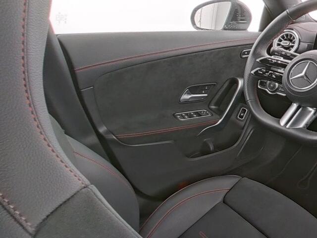 Mercedes-Benz CLA-KLASSE Shooting Brake 250 e AMG Face Lift Plug-In Hybride | Trekhaak | Dodehoek Assist | AC Laden tot 11 kW | KEYLESS-GO Komfort-Paket | Achteruitrijcamera | LED koplampen | Inclusief 24 maanden MB Certified garantie voor Europa.