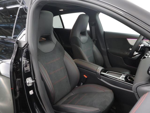 Mercedes-Benz CLA-KLASSE Shooting Brake 180 AMG Line | Night Pakket | 19 inch | Panoramadak | Keyless | Sfeerverlichting |
