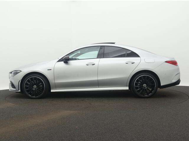 Mercedes-Benz CLA-KLASSE 250 e Business Solution AMG Limited | Multispaaks lichtmetalen velgen | Panoramadak | MBUX wide screen | Navigatie | Parking support | Inclusief 24 maanden MB Certified garantie voor Europa.