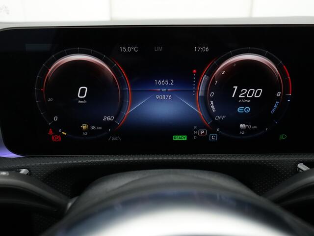 Mercedes-Benz CLA-KLASSE 250 e Business Solution AMG Limited | Multispaaks lichtmetalen velgen | Panoramadak | MBUX wide screen | Navigatie | Parking support | Inclusief 24 maanden MB Certified garantie voor Europa.
