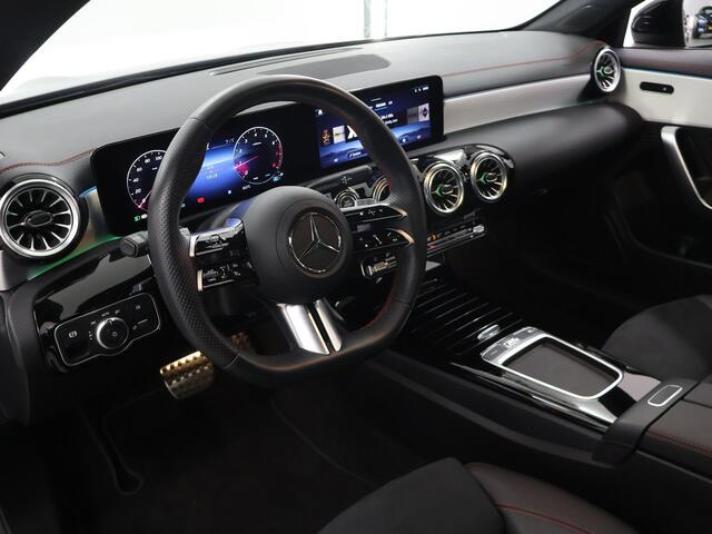 Mercedes-Benz CLA-KLASSE 180 Shooting Brake AMG Line Night pakket | Panoramadak | 19 inch LM velgen | Facelift type