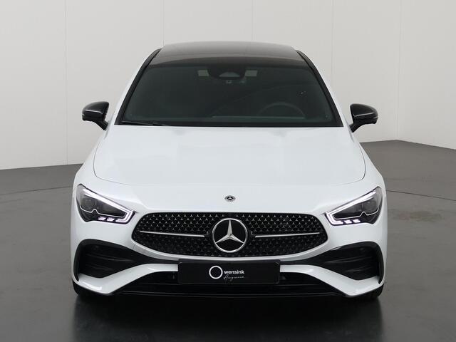 Mercedes-Benz CLA-KLASSE 180 Coupé Star Edition AMG Line | Panoramadak | Nightpakket | Multibeam Koplampen | Keyless Go | 19 Inch Multispaaks | Sfeerverlichting