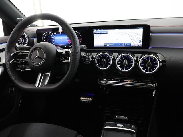Mercedes-Benz CLA-KLASSE 180 Coupé Star Edition AMG Line | Panoramadak | Nightpakket | Multibeam Koplampen | Keyless Go | 19 Inch Multispaaks | Sfeerverlichting