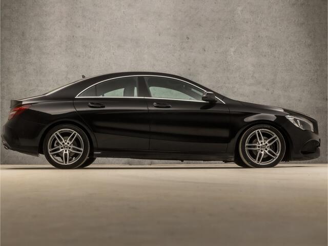 Mercedes-Benz CLA-KLASSE 180 AMG Sport Automaat (GROOT NAVI, LEDER/ALCANTARA, STOELVERWARMING, SPORTSTOELEN, DIAMOND GRILL, PARKEERSENSOREN, CRUISE, LED KOPLAMPEN, NIEUWSTAAT)
