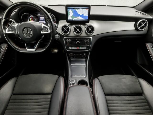 Mercedes-Benz CLA-KLASSE 180 AMG Sport Automaat (GROOT NAVI, LEDER/ALCANTARA, STOELVERWARMING, SPORTSTOELEN, DIAMOND GRILL, PARKEERSENSOREN, CRUISE, LED KOPLAMPEN, NIEUWSTAAT)