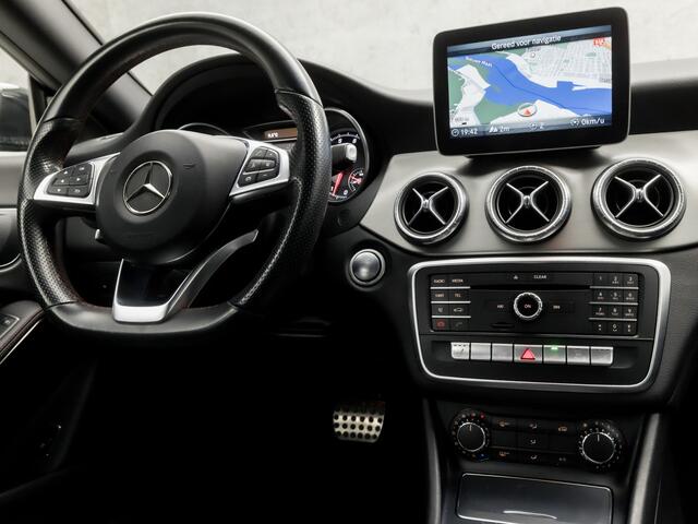Mercedes-Benz CLA-KLASSE 180 AMG Sport Automaat (GROOT NAVI, LEDER/ALCANTARA, STOELVERWARMING, SPORTSTOELEN, DIAMOND GRILL, PARKEERSENSOREN, CRUISE, LED KOPLAMPEN, NIEUWSTAAT)