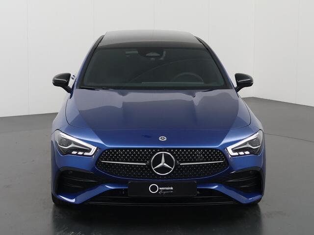 Mercedes-Benz CLA-KLASSE Shooting Brake 180 AMG Line | Night Pakket | Panoramadak | Sfeerverlichting | 19" multispaaks velgen | Trekhaak