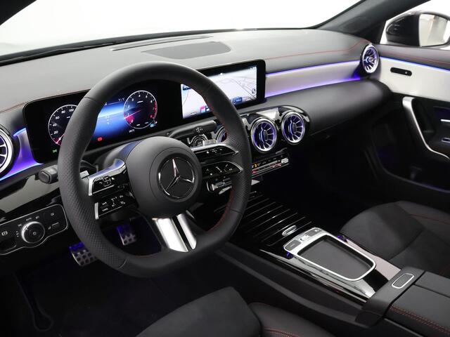 Mercedes-Benz CLA-KLASSE Shooting Brake 180 Star Edition AMG NIGHT | Panoramadak | Sfeerverlichting | Dodehoek assistent | Achteruitrijcamera | Keyless Entry | Apple Carplay | MultiBeam LED |