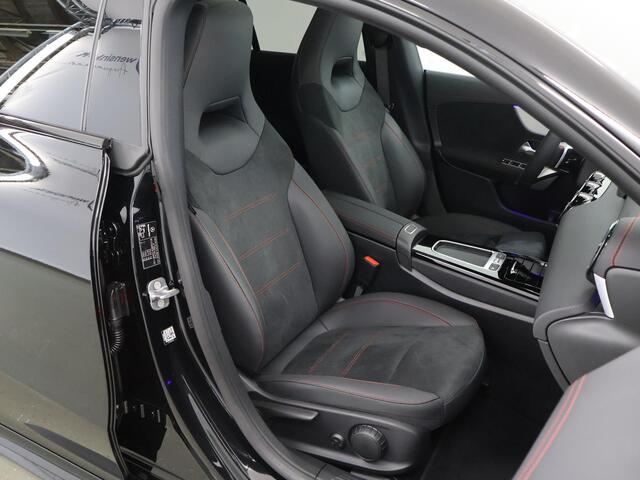 Mercedes-Benz CLA-KLASSE Shooting Brake 180 Star Edition AMG NIGHT | Panoramadak | Sfeerverlichting | Dodehoek assistent | Achteruitrijcamera | Keyless Entry | Apple Carplay | MultiBeam LED |