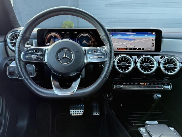 Mercedes-Benz CLA-KLASSE 200 AMG Line 2e Eigenaar,Navi,Camera,Stoelverwarming,Ambient Lighting,Sportstoelen,Weinig KM,N.A.P,APK tot 07-2026