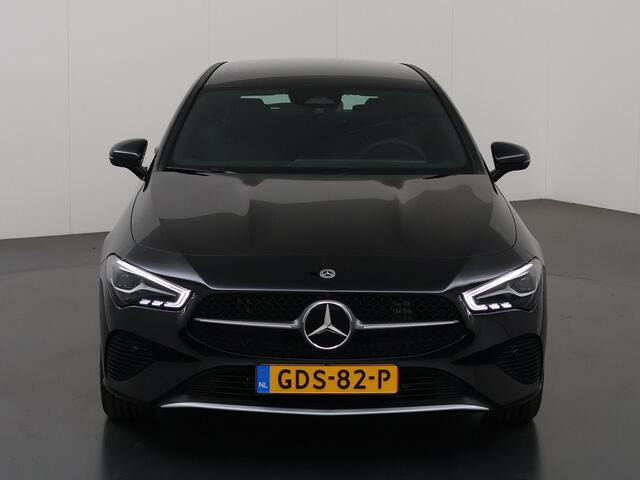 Mercedes-Benz CLA-KLASSE Shooting Brake 250e Star Edition | Trekhaak | Stoelverwarming | Achteruitrijcamera | Elektrische Kofferbak | Parktronic | DAB+ Radio | Easypack Achterklep |
