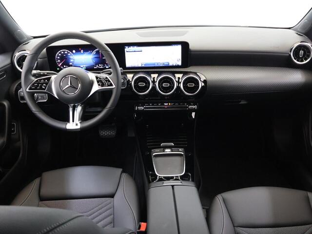 Mercedes-Benz CLA-KLASSE Shooting Brake 250e Star Edition | Trekhaak | Stoelverwarming | Achteruitrijcamera | Elektrische Kofferbak | Parktronic | DAB+ Radio | Easypack Achterklep |