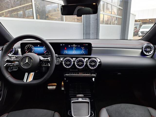 Mercedes-Benz CLA-KLASSE Shooting Brake 180 Star Edition AMG Line Mercedes-Benz CLA Shooting Brake 180 Star Edition AMG Line Panoramadak | Dodehoekassistent | MULTIBEAM LED Koplampen | Stoelverwarming | Sfeerverlichting | Achteruitrijcamera | Parkeersensoren | Showmodel