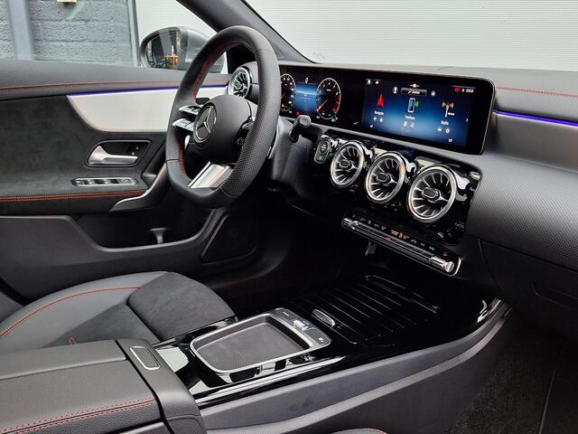 Mercedes-Benz CLA-KLASSE Shooting Brake 180 Star Edition AMG Line Mercedes-Benz CLA Shooting Brake 180 Star Edition AMG Line Panoramadak | Dodehoekassistent | MULTIBEAM LED Koplampen | Stoelverwarming | Sfeerverlichting | Achteruitrijcamera | Parkeersensoren | Showmodel