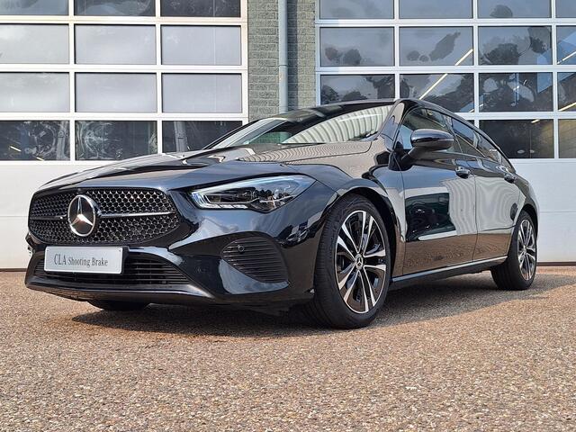 Mercedes-Benz CLA-KLASSE Shooting Brake 180 Star Edition Luxury Line | Night Pakket | Panoramadak | MULTIBEAM LED Koplampen | Dodehoekassistent | Sfeerverlichting | Stoelverwarming | Achteruitrijcamera | Parkeersensoren | Showmodel