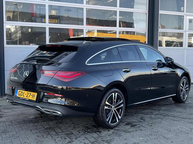Mercedes-Benz CLA-KLASSE Shooting Brake 250 e Star Edition Luxury Line | Panoramadak | MULTIBEAM LED Koplampen | Dodehoekassistent | Sfeerverlichting | Stoelverwarming | Parkeersensoren | Achteruitrijcamera | Elektrisch Inklapbare Buitenspiegels | Showmodel