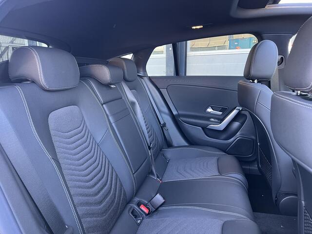 Mercedes-Benz CLA-KLASSE Shooting Brake 250 e Star Edition Luxury Line | Panoramadak | MULTIBEAM LED Koplampen | Dodehoekassistent | Sfeerverlichting | Stoelverwarming | Parkeersensoren | Achteruitrijcamera | Elektrisch Inklapbare Buitenspiegels | Showmodel