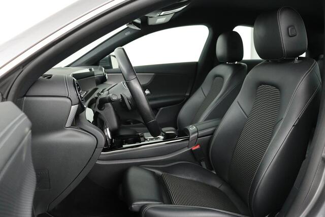 Mercedes-Benz CLA-KLASSE 200 Progressive | Widescreen | Full LED | Camera | Half leder | Navigatie | Climate control | Park Assist | Cruise control