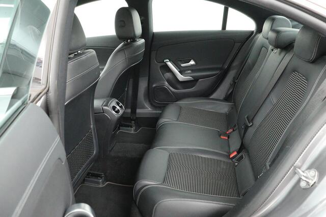 Mercedes-Benz CLA-KLASSE 200 Progressive | Widescreen | Full LED | Camera | Half leder | Navigatie | Climate control | Park Assist | Cruise control