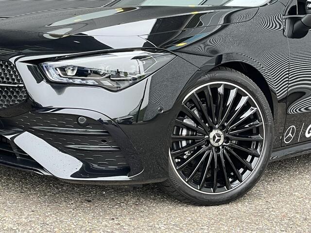 Mercedes-Benz CLA-KLASSE 180 AMG Line | Premium Pakket | Night Pakket | Panoramadak | Trekhaak | MULTIBEAM LED Koplampen | Dodehoekassistent | Apple CarPlay | Android Auto | Sfeerverlichting | Stoelverwarming | Achteruitrijcamera | Showmodel