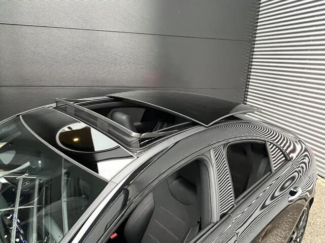 Mercedes-Benz CLA-KLASSE 180 AMG Line | Premium Pakket | Night Pakket | Panoramadak | Trekhaak | MULTIBEAM LED Koplampen | Dodehoekassistent | Apple CarPlay | Android Auto | Sfeerverlichting | Stoelverwarming | Achteruitrijcamera | Showmodel