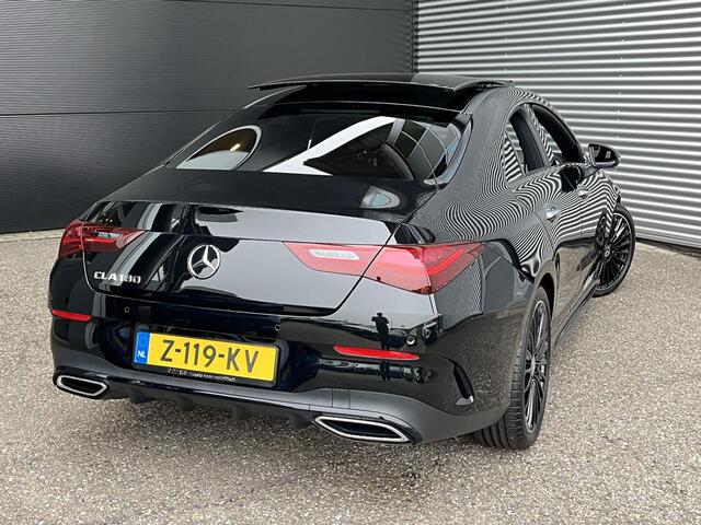 Mercedes-Benz CLA-KLASSE 180 AMG Line | Premium Pakket | Night Pakket | Panoramadak | Trekhaak | MULTIBEAM LED Koplampen | Dodehoekassistent | Apple CarPlay | Android Auto | Sfeerverlichting | Stoelverwarming | Achteruitrijcamera | Showmodel