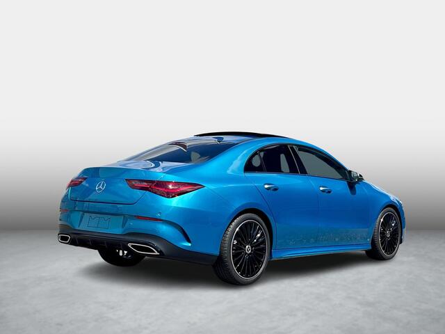 Mercedes-Benz CLA-KLASSE 180 Star Edition AMG Line | Night Pakket | Winter Pakket | 19 inch Multispaaks AMG Velgen | Panoramadak | MULTIBEAM LED Koplampen | Dodehoekassistent | Apple CarPlay | Android Auto | Stoelverwarming | Sfeerverlichting | Showmodel