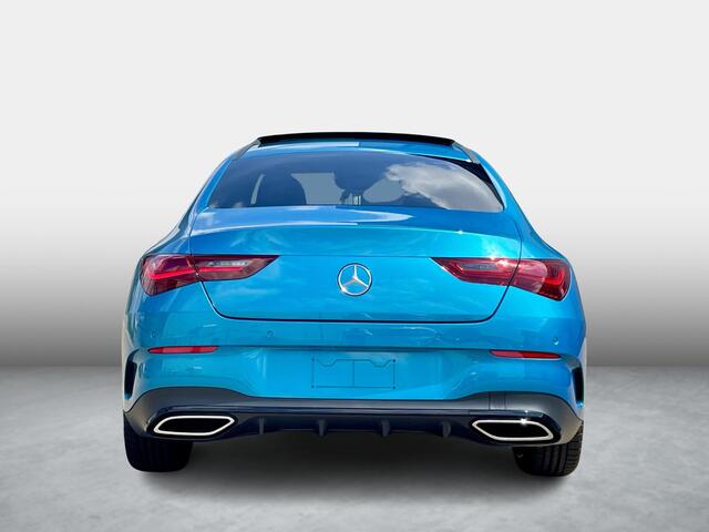 Mercedes-Benz CLA-KLASSE 180 Star Edition AMG Line | Night Pakket | Winter Pakket | 19 inch Multispaaks AMG Velgen | Panoramadak | MULTIBEAM LED Koplampen | Dodehoekassistent | Apple CarPlay | Android Auto | Stoelverwarming | Sfeerverlichting | Showmodel