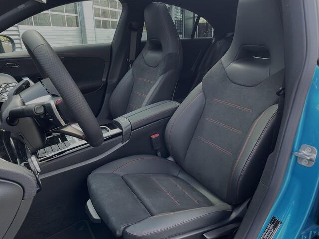 Mercedes-Benz CLA-KLASSE 180 Star Edition AMG Line | Night Pakket | Winter Pakket | 19 inch Multispaaks AMG Velgen | Panoramadak | MULTIBEAM LED Koplampen | Dodehoekassistent | Apple CarPlay | Android Auto | Stoelverwarming | Sfeerverlichting | Showmodel