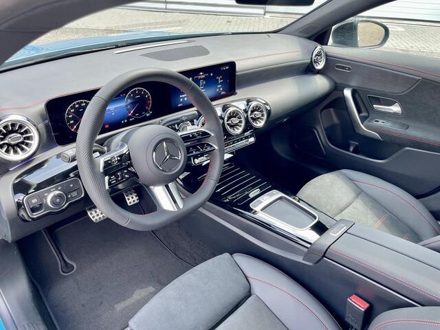 Mercedes-Benz CLA-KLASSE 180 Star Edition AMG Line | Night Pakket | Winter Pakket | 19 inch Multispaaks AMG Velgen | Panoramadak | MULTIBEAM LED Koplampen | Dodehoekassistent | Apple CarPlay | Android Auto | Stoelverwarming | Sfeerverlichting | Showmodel