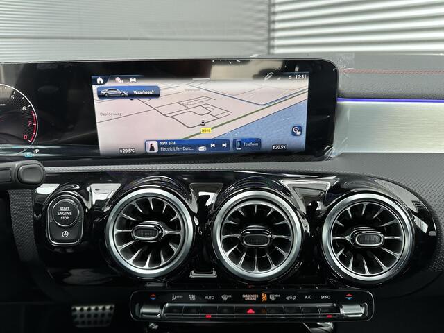 Mercedes-Benz CLA-KLASSE 180 AMG Line | Premium | Nightpakket | Achteruitrijcamera | Stoelverwarming | Burmester | Sfeerverlichting