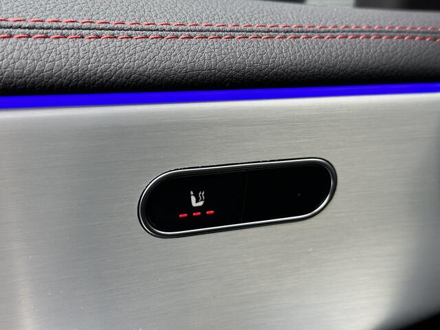 Mercedes-Benz CLA-KLASSE 180 AMG Line | Premium | Nightpakket | Achteruitrijcamera | Stoelverwarming | Burmester | Sfeerverlichting