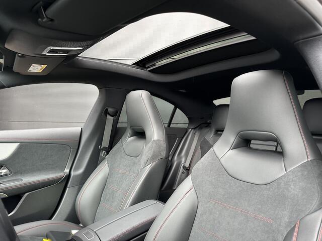 Mercedes-Benz CLA-KLASSE 180 AMG Line | Premium | Nightpakket | Panoramadak | Achteruitrijcamera | Stoelverwarming | Sfeerverlichting