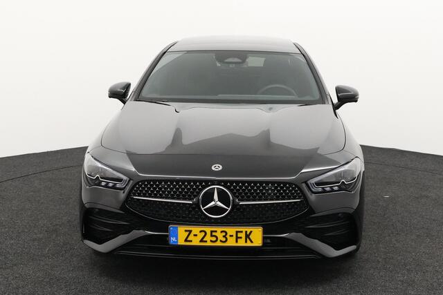 Mercedes-Benz CLA-KLASSE 180 AMG Line | Premium PLUS | Nightpakket | Panoramadak | 360° Camera | Memorystoelen verwarmd | Head-up display | Sfeerverlichting