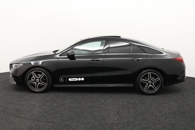 Mercedes-Benz CLA-KLASSE 180 AMG Line | Premium PLUS | Nightpakket | Panoramadak | 360° Camera | Memorystoelen verwarmd | Head-up display | Sfeerverlichting