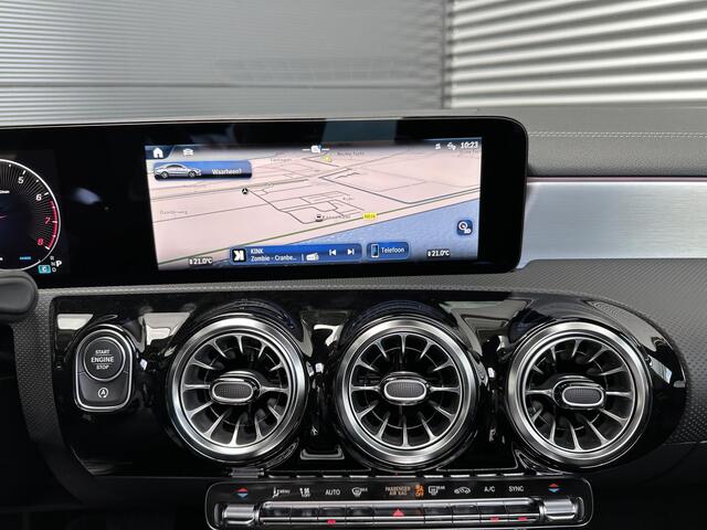 Mercedes-Benz CLA-KLASSE 180 Luxury Line | Panoramadak | Nightpakket | Achteruitrijcamera | Stoelverwarming | Dodehoekassistent | Sfeerverlichting