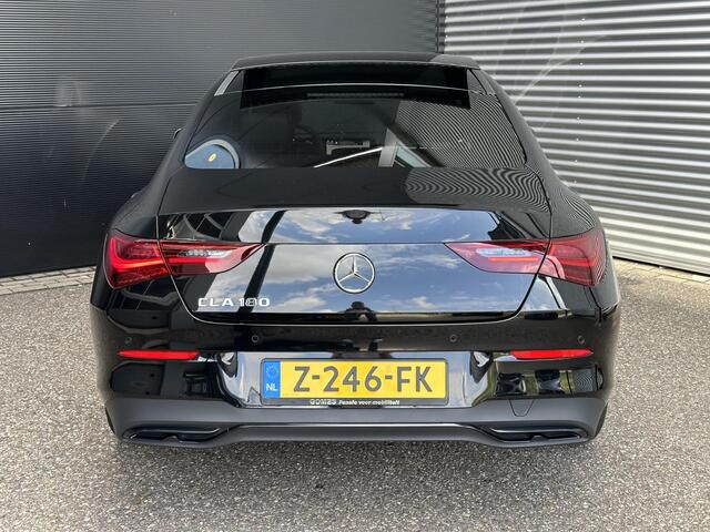 Mercedes-Benz CLA-KLASSE 180 Luxury Line | Panoramadak | Nightpakket | Achteruitrijcamera | Stoelverwarming | Dodehoekassistent | Sfeerverlichting