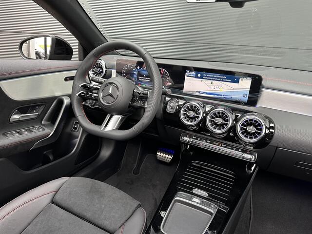 Mercedes-Benz CLA-KLASSE Shooting Brake 250 e AMG Line | Premium | Nightpakket | Panoramadak | Achteruitrijcamera | Sfeerverlichting | Stoelverwarming | Trekhaak