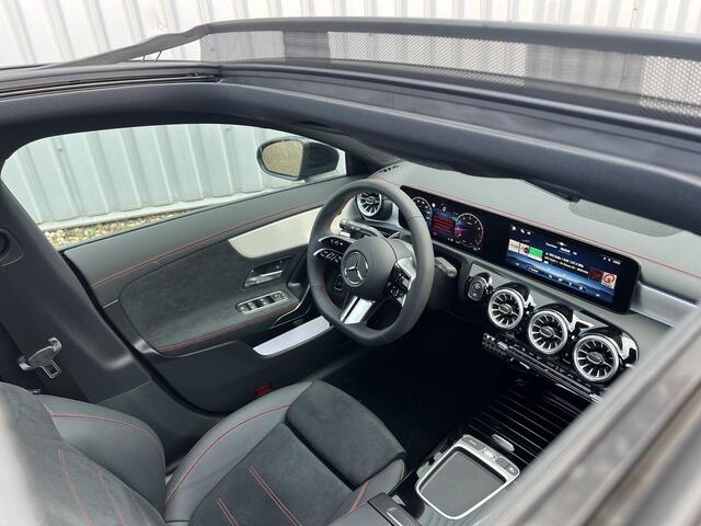 Mercedes-Benz CLA-KLASSE Shooting Brake 180 AMG Line | Premium Pakket | Night Pakket | Panoramadak | Trekhaak | MULTIBEAM LED Koplampen | Apple CarPlay | Android Auto | Advanced Sound System | Sfeerverlichting | Stoelverwarming | Achteruitrijcamera | Showmodel