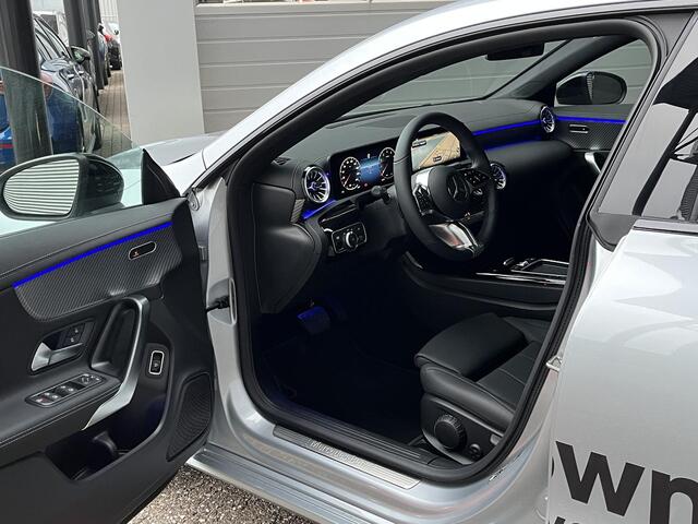 Mercedes-Benz CLA-KLASSE Shooting Brake 180 Luxury Line | Night Pakket | Panoramadak | MULTIBEAM LED Koplampen | Apple CarPlay | Android Auto | Sfeerverlichting | Stoelverwarming | Parkeersensoren | Achteruitrijcamera | Elektrisch inklapbare buitenspiegels | Showmodel