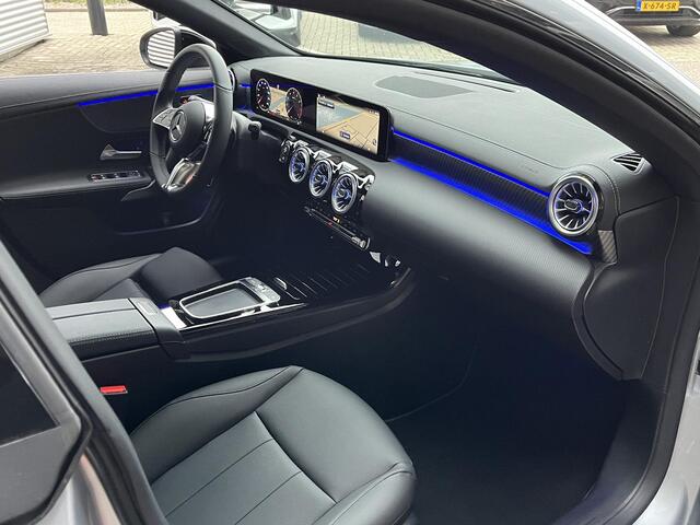 Mercedes-Benz CLA-KLASSE Shooting Brake 180 Luxury Line | Night Pakket | Panoramadak | MULTIBEAM LED Koplampen | Apple CarPlay | Android Auto | Sfeerverlichting | Stoelverwarming | Parkeersensoren | Achteruitrijcamera | Elektrisch inklapbare buitenspiegels | Showmodel